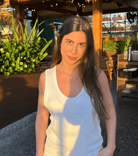 Imagem da palestrante Aline Djanikian